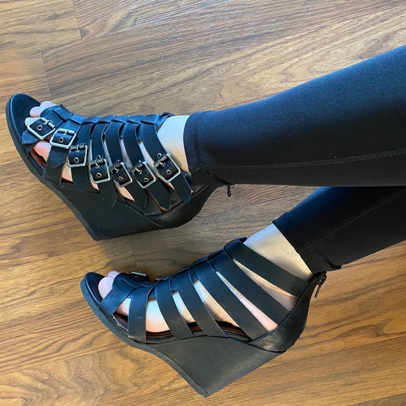 Madden Girl size 7.5 Duff wedge sandal - Picture 2 of 8